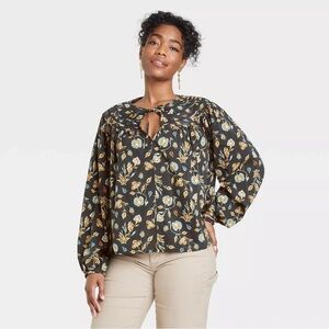 NWT! Universal Thread black floral top